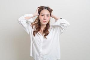 Porträt schöne asiatische Frau Stress, ernst, sich Sorgen machen oder beschweren