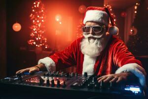 verrückt Santa claus dj mit Headset, tanzen beim Weihnachten Party mit Disko Hintergrund. generativ ai foto