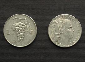 Vintage italienische Münze isoliert