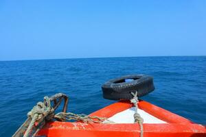 breit Meer Aussicht auf Boot. Nein Personen. foto