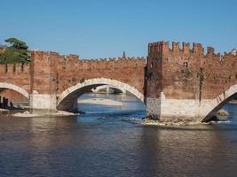 Castelvecchio-Brücke auch bekannt als Scaliger-Brücke in Verona foto