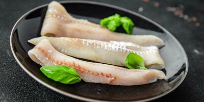 Blau Merlan Fisch Filet frisch Meeresfrüchte gesund Essen Kochen Vorspeise Mahlzeit Essen Snack auf das Tabelle Kopieren Raum Essen Hintergrund rustikal oben Aussicht foto