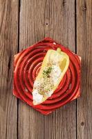 gesunde Vorspeise - Paprika mit Topfen und Linsensprossen foto