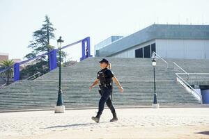 Granada, Andalusien, Spanien. Oktober 5., 2023. Spanisch National Polizei, Bewachung das Sicherheit von das europäisch Gipfel im Granada. foto