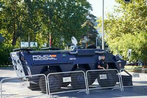 Granada, Andalusien, Spanien. Oktober 5., 2023. Spanisch National Polizei, Bewachung das Sicherheit von das europäisch Gipfel im Granada. foto