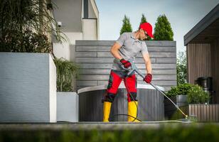 Terrasse Beton Ziegel Reinigung mit Druck Unterlegscheibe foto