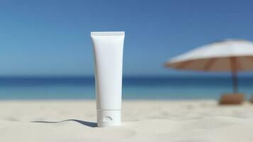 leer leeren Weiß Plastik Rohr. Sonnenschutz Lotion auf ein sandig Strand, Sommer- Komposition mit Sonnenbrille, Blau Meer wie Hintergrund, Kopieren Raum. Sommer- Ferien und Haut Pflege Konzept, ai generativ foto