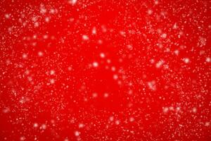 schneefall winter natur weihnachten auf rotem hintergrund foto