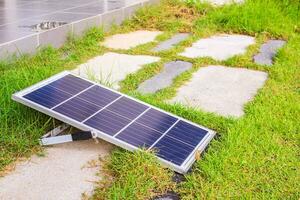 Solarpanel im Hausgarten foto