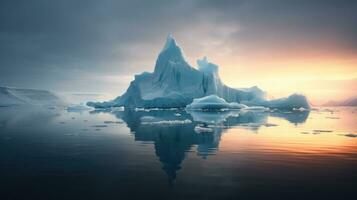 majestätisch Eisberg umgeben durch kleiner Eis Schollen foto