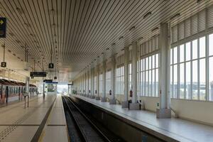 das ja Flughafen Zug, betrieben durch pt Railink, bietet an ein komfortabel und zuverlässig Transport Verknüpfung zwischen Yogyakarta International Flughafen und das Stadt Center. kulon progo - - Indonesien, 09 03 2023 foto