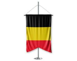 begium oben Wimpel 3d Flaggen auf Pole Stand Unterstützung Sockel realistisch einstellen und Weiß Hintergrund. - - Bild foto