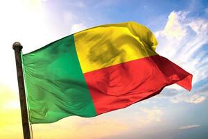 Benin 3d Rendern Flagge winken isoliert Himmel und Wolke Hintergrund foto