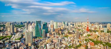 Panoramablick auf die Skyline der Stadt Tokio und das Turmgebäude von Tokio in Japan foto