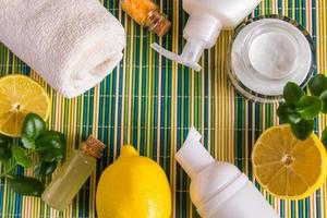 Öko-Kosmetik mit Zitronenöl. Produkte für Spa-Behandlungen
