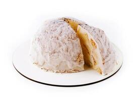 Weiß Mousse Kuchen auf Weiß Teller foto