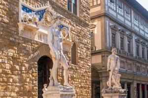 Skulptur auf der Piazza della Signoria in Florenz foto