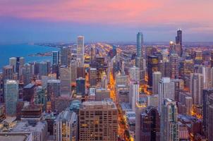 Skyline von Downtown Chicago bei Sonnenuntergang Illinois in USA foto