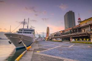 Skyline und Hafen von Kobe in Japan foto