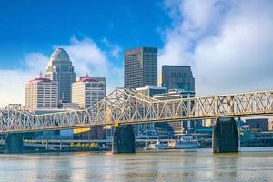 Blick auf die Skyline der Innenstadt von Louisville foto
