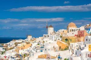 Sonnenuntergang auf der berühmten Stadt Oia, Griechenland, Europa foto