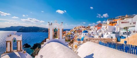 Sonnenuntergang auf der berühmten Stadt Oia, Griechenland, Europa foto