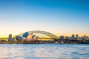 Skyline von Downtown Sydney in der Dämmerung foto