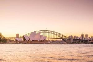 Sydney Opera House mit Skyline foto