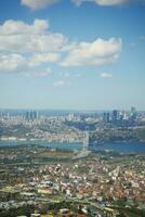 Bosporus Brücke und Stadt scape im Istanbul, Truthahn foto