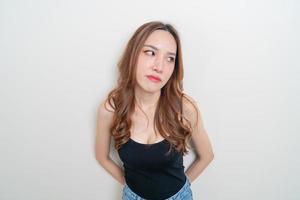 Porträt schöne asiatische Frau wütend, Stress, Sorgen oder beschweren sich auf weißem Hintergrund foto