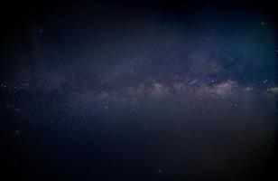 Sternenhimmel der Milchstraße in der Nacht foto