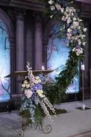 Hochzeitssaaldekor, luxuriöses Speiseeventdekor foto