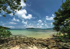 Blick auf den Strand an der Südküste der Insel Koh Ta Kiew in der Nähe von Sihanoukville Kambodscha foto