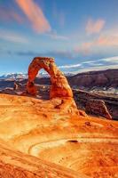 zarter Bogen im Arches-Nationalpark in Utah, USA foto