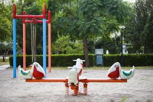 Kinderspielplatz im Freien zum Spaß foto