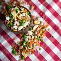 gesunde vegetarische Rohkost Hülsenfrüchte foto