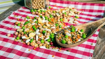 gesunde vegetarische Rohkost Hülsenfrüchte foto