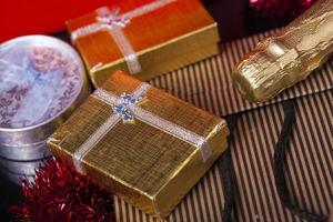 Weihnachten Geburtstag Valentinstag Champagner Geschenkbox Konzept foto