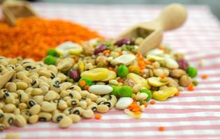 gesunde vegetarische Rohkost Hülsenfrüchte foto