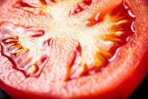 ein runden Stück von Tomate. Makro Hintergrund. foto