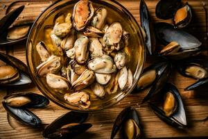 eingelegt Muscheln im ein Glas Schüssel. foto