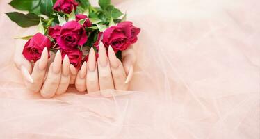 elegant Pastell- Rosa natürlich Maniküre. foto