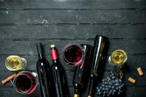 Wein Hintergrund. rot und Weiß Wein. foto