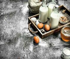 Backen Hintergrund. frisch Zutaten zum Herstellung Teig. foto