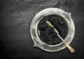 schwarz Kaviar im ein Schüssel. foto
