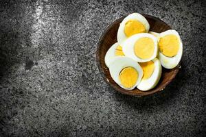 gekocht Eier im ein Schüssel. foto