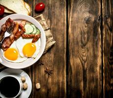 frisch Frühstück mit Tasse von Kaffee foto