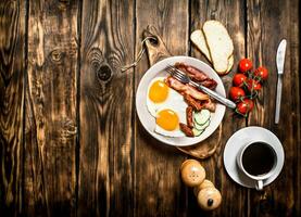 frisch Frühstück mit Tasse von Kaffee foto