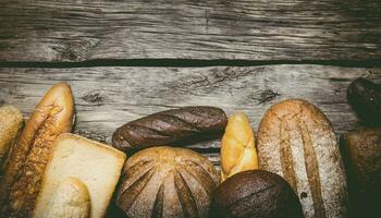 Bäckerei Produkte auf hölzern Hintergrund. foto