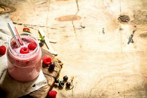 Smoothie Himbeere und schwarze Johannisbeere. foto